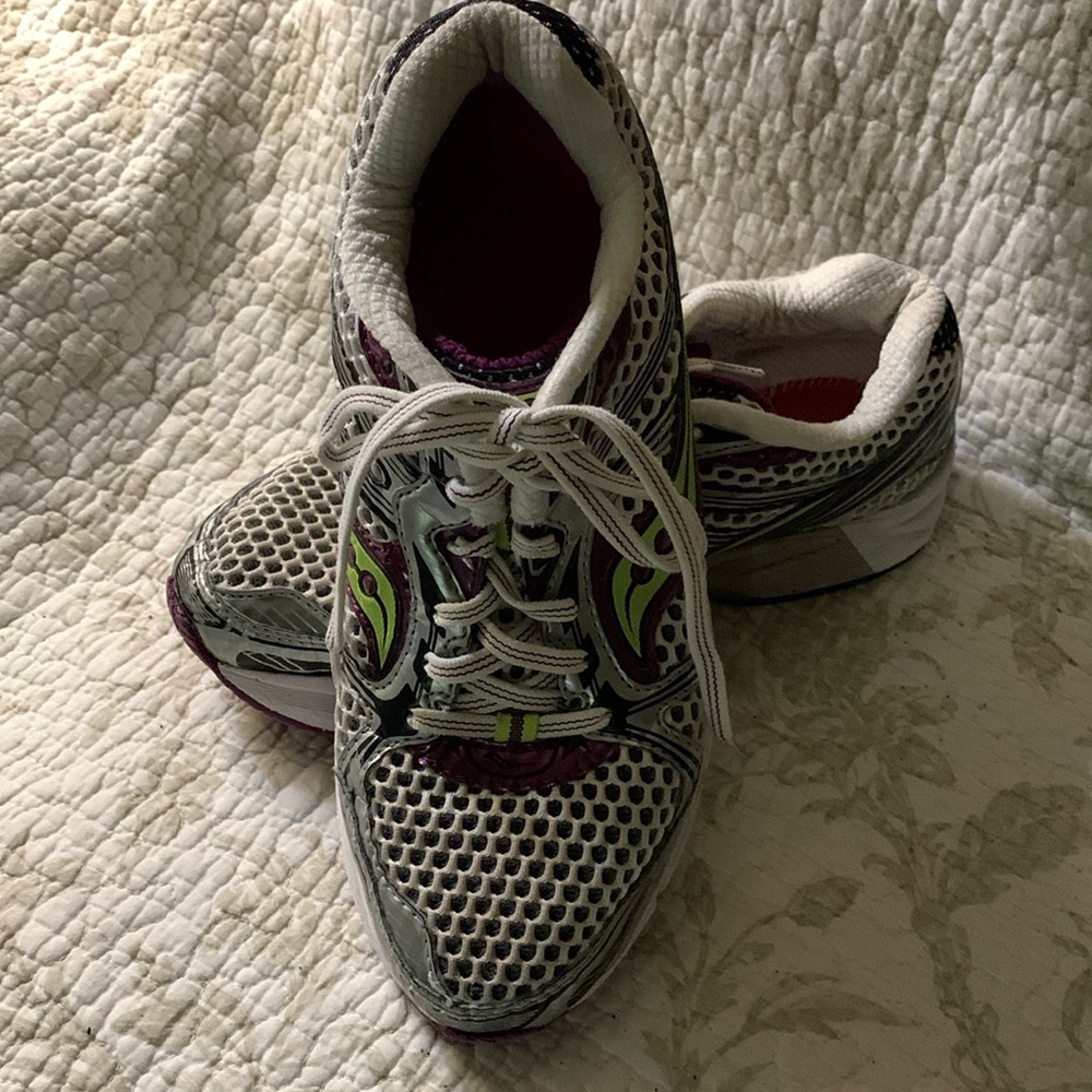 SAUCONY WOMENS RUNNING SHOES